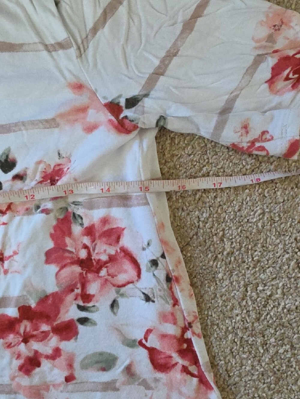 Scoop-Neck Floral Tunic Top in Coral Pink and White - Picture 3 of 3